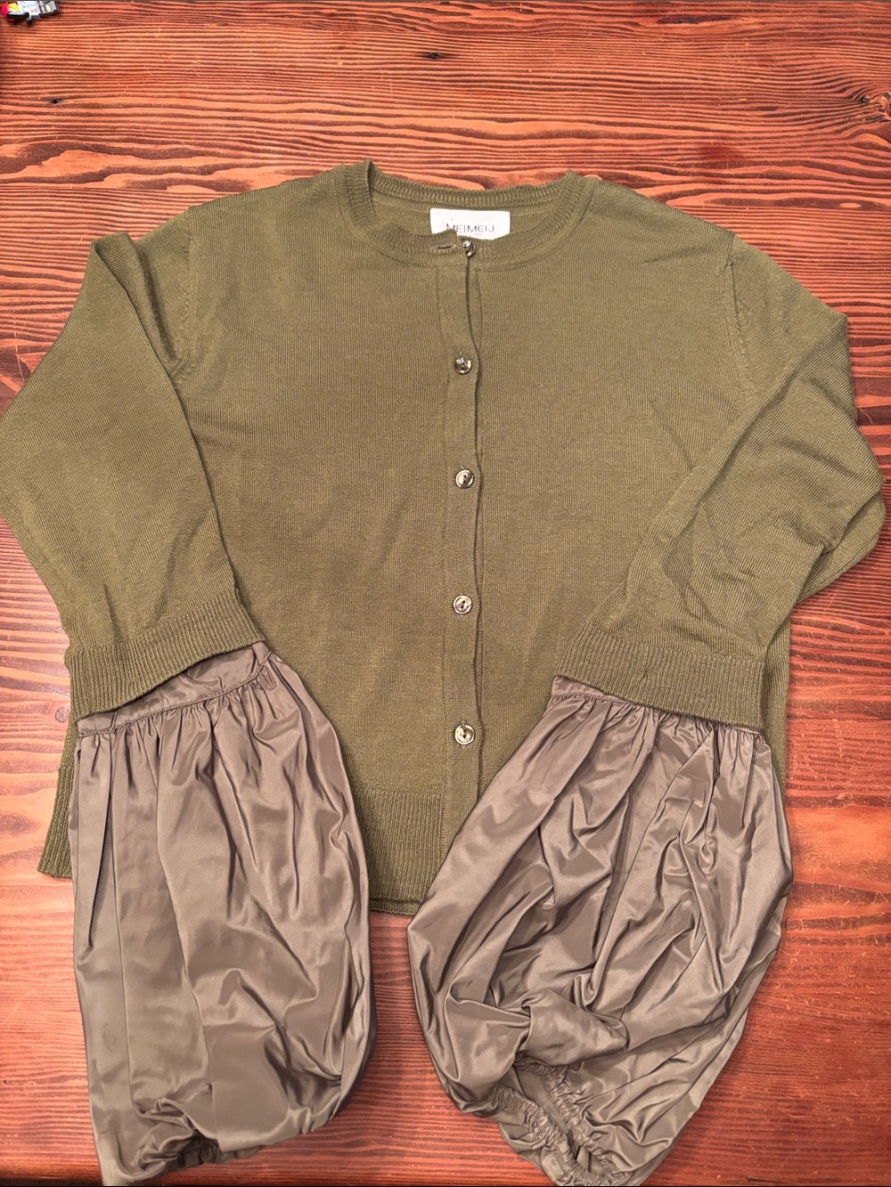 Italian Meimeij Olive Green Cardigan with removable Sleeves Sz Medium 100% wool
